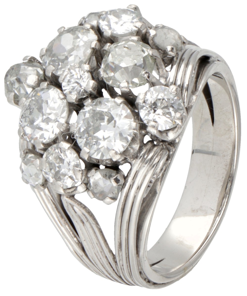 14 kt. Witgouden entourage ring bezet met ca. 2.16 ct. diamant.