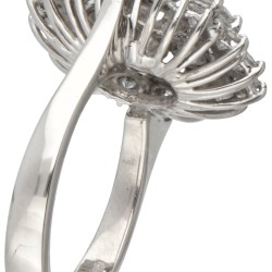 18 kt. Witgouden entourage ring bezet met ca. 1.97 ct. diamant.