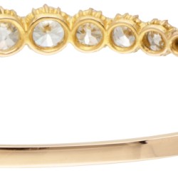 18 kt. Geelgouden antieke bangle armband bezet met ca. 3.22 ct. diamant.