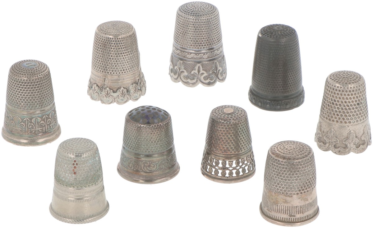 (9) delig lot vingerhoedjes zilver.