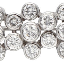 18 kt. Witgouden broche bezet met ca. 2.00 ct. diamant.