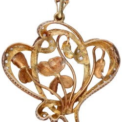 18 kt. Geelgouden art nouveau hanger bezet met roos geslepen diamanten.