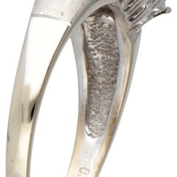 14 kt. Witgouden ring bezet met ca. 0.64 ct. diamant.