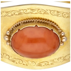 14 kt. Geelgouden vintage bangle armband bezet met ca. 9.70 ct. bloedkoraal.