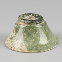 Een glazen kom, archeologische vondst, Klassieke Oudheid, 3e eeuw na Christus en later.