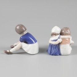 Een lot bestaande uit (2) figuurstukken, Royal Copenhagen, Denemarken, 20e eeuw.