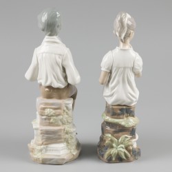 Een lot bestaande uit (2) Cascades porseleinen figuurstukjes, Spanje, 2e helft 20e eeuw.