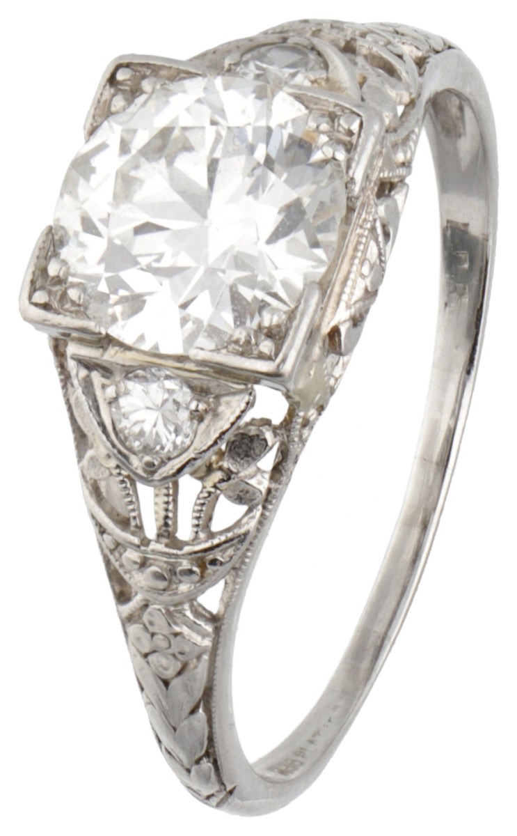 Pt 900 platina art deco ring bezet met ca. 1.38 ct. diamant.