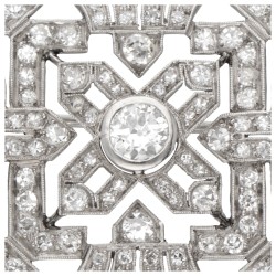 Pt 950 Platina ajour art deco broche bezet met ca. 3.15 ct. diamant.