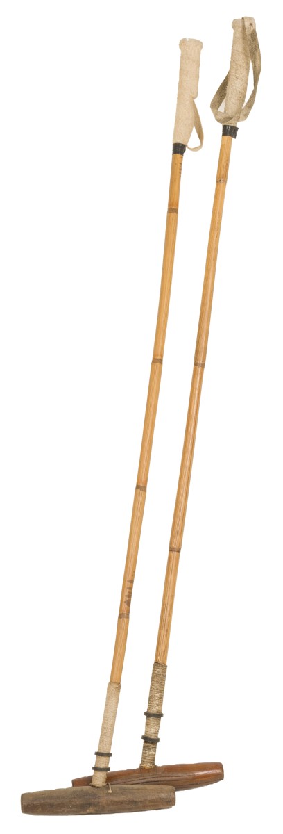 Een set van (2) polo hamers / mallets, Engeland(?), 1e helft 20e eeuw.