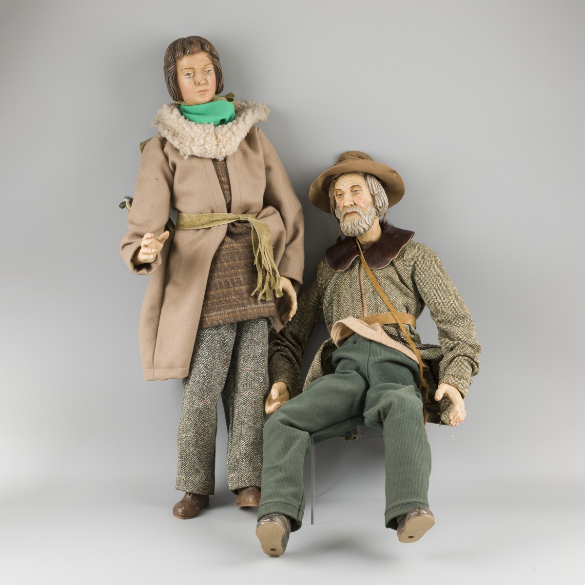 Een set van (2) diverse Santons / kerststal figuren, Herders, Napels(?), Italië, ca. 1900.