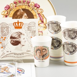 Een lot diverse koningshuis memorabilia - Van Oranje Nassau, Holland, 20e eeuw.