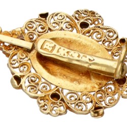 Antiek 20 kt. geelgouden  collier met filigrain sluiting en roos geslepen granaten.