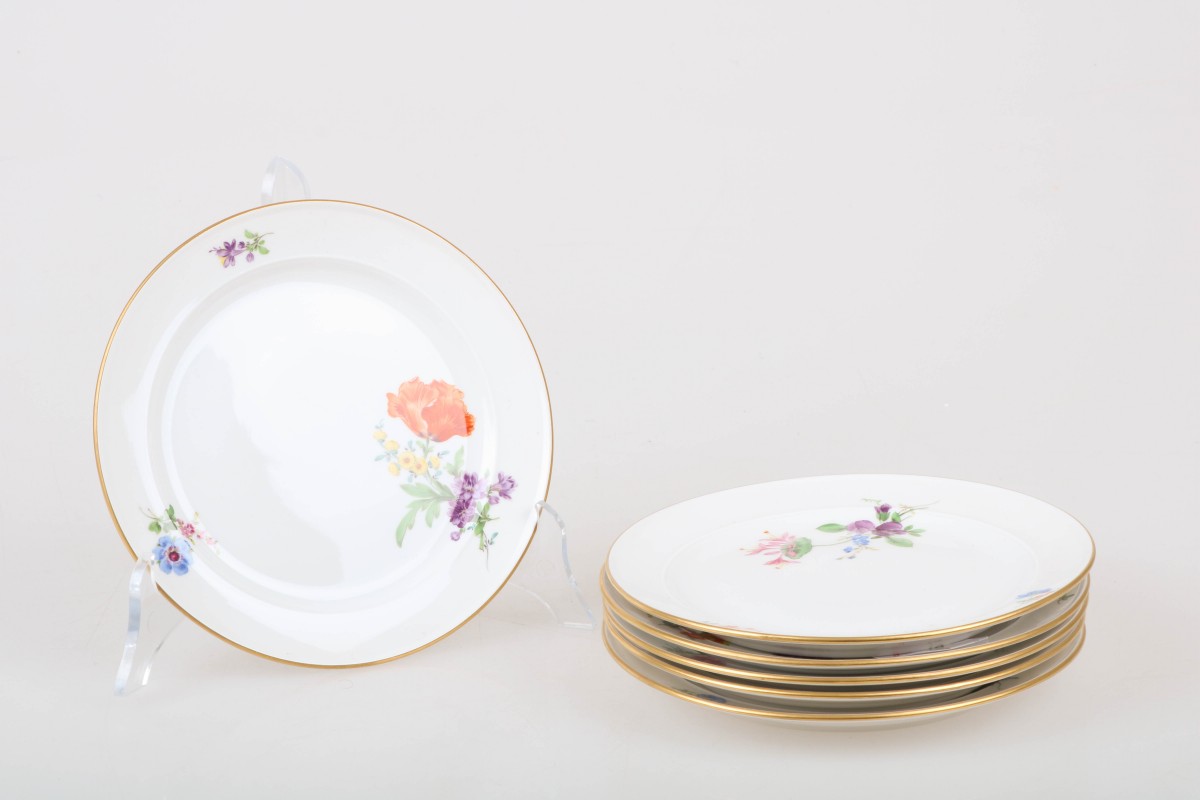Een set van (6) porseleinen schotels met bloemendecor. Meissen, 1e helft 20e eeuw.