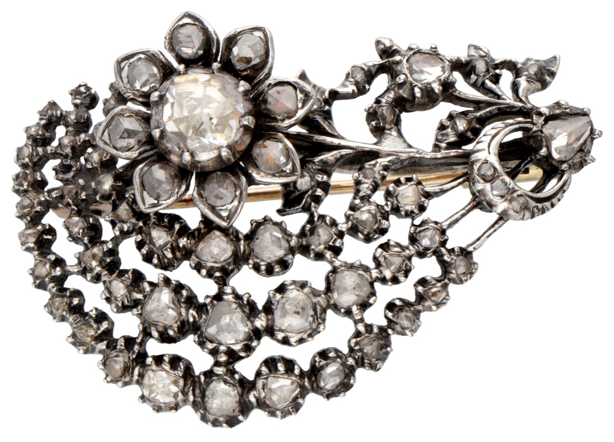 Vintage sterling zilveren bloemvormige broche bezet met roos geslepen diamant.