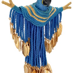 'Peace Parrot' broche door kunstenaar Felieke van der Leest, 2011.