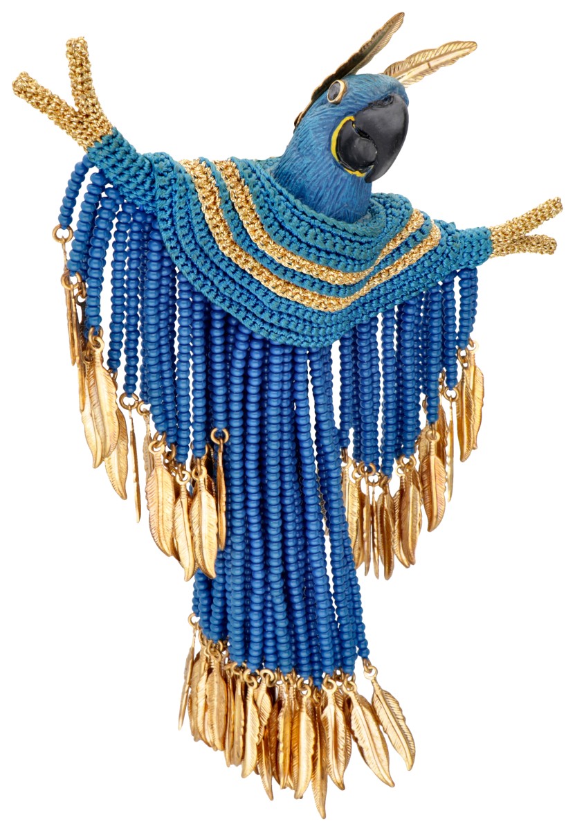 'Peace Parrot' broche door kunstenaar Felieke van der Leest, 2011.
