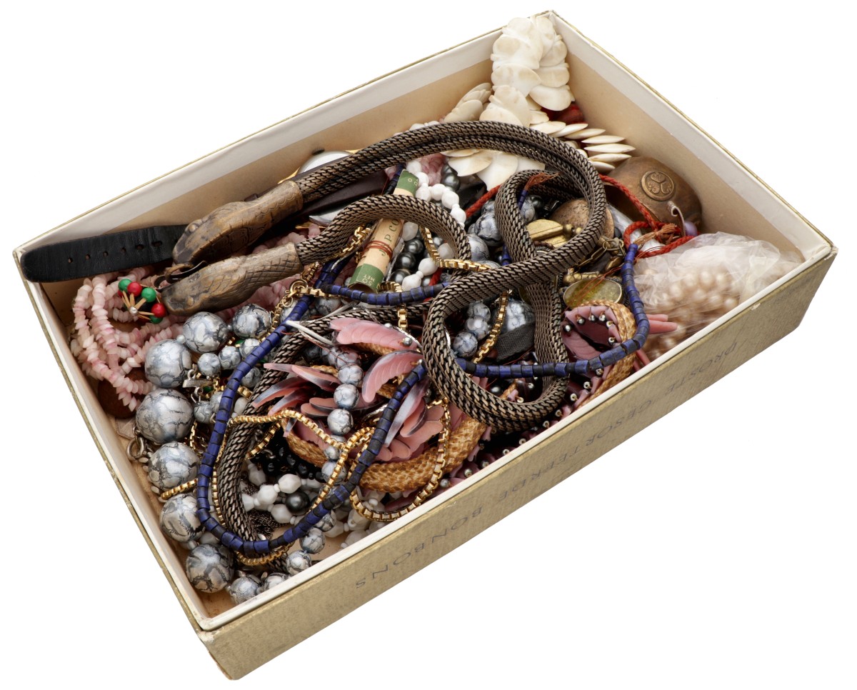 Groot lot met vintage bijouterie.