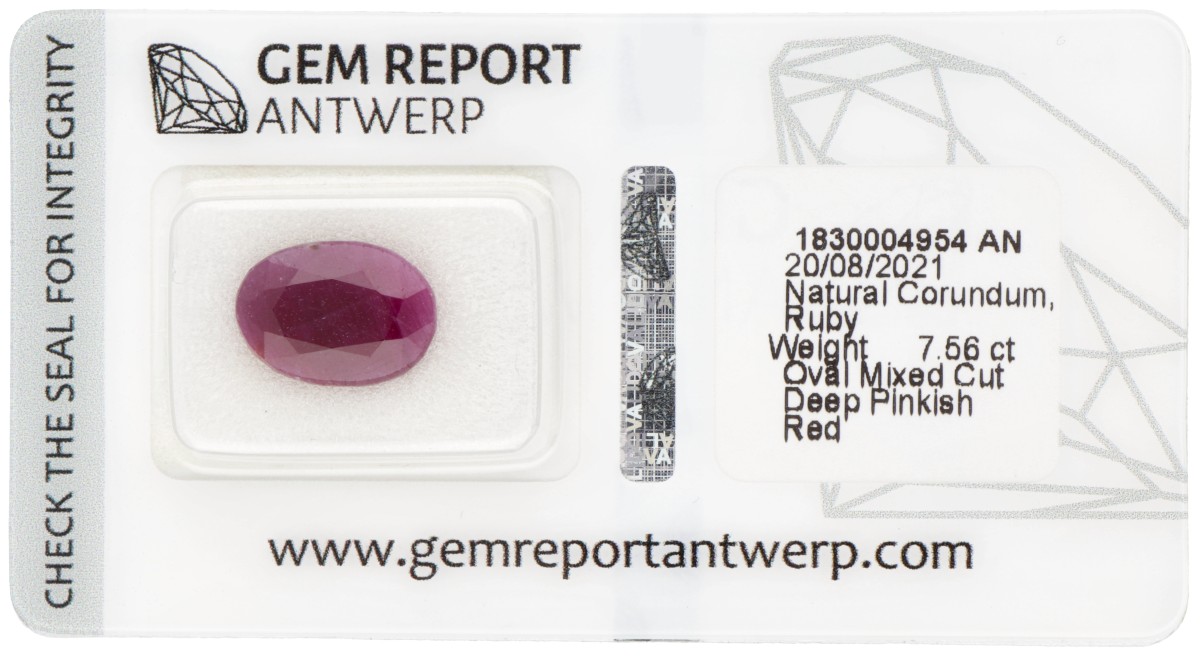 GRA-gecertificeerde natuurlijke robijn 7.56 ct.