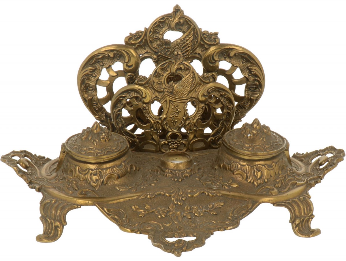 Een neo-rococo-stijl bronzen inktstel, eind 19e eeuw.