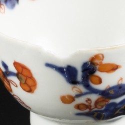 Een set van (5) porseleinen kop en schotel met Imari decor. China, 18e eeuw.