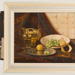 Piet Moleveld (Voorburg 1919 - 1976 Delft), Stilleven met koper en druiven op tafel.