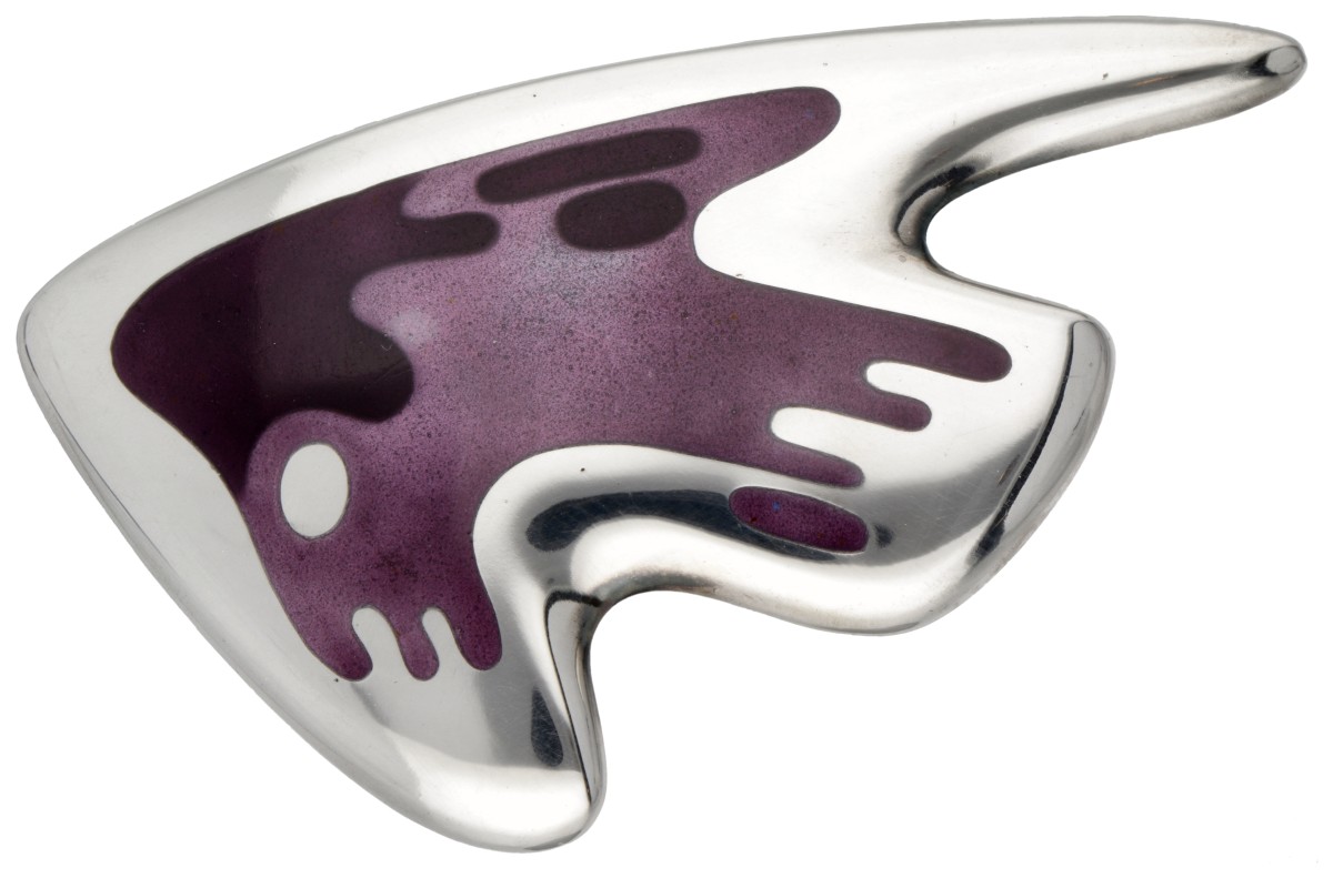 Sterling zilveren no.307 broche met paarse emaille door Henning Koppel voor Georg Jensen.