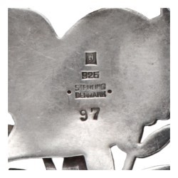 Sterling zilveren collier met no.97 'Robin in a Heart' hanger door Arno Malinowski voor Georg Jensen.