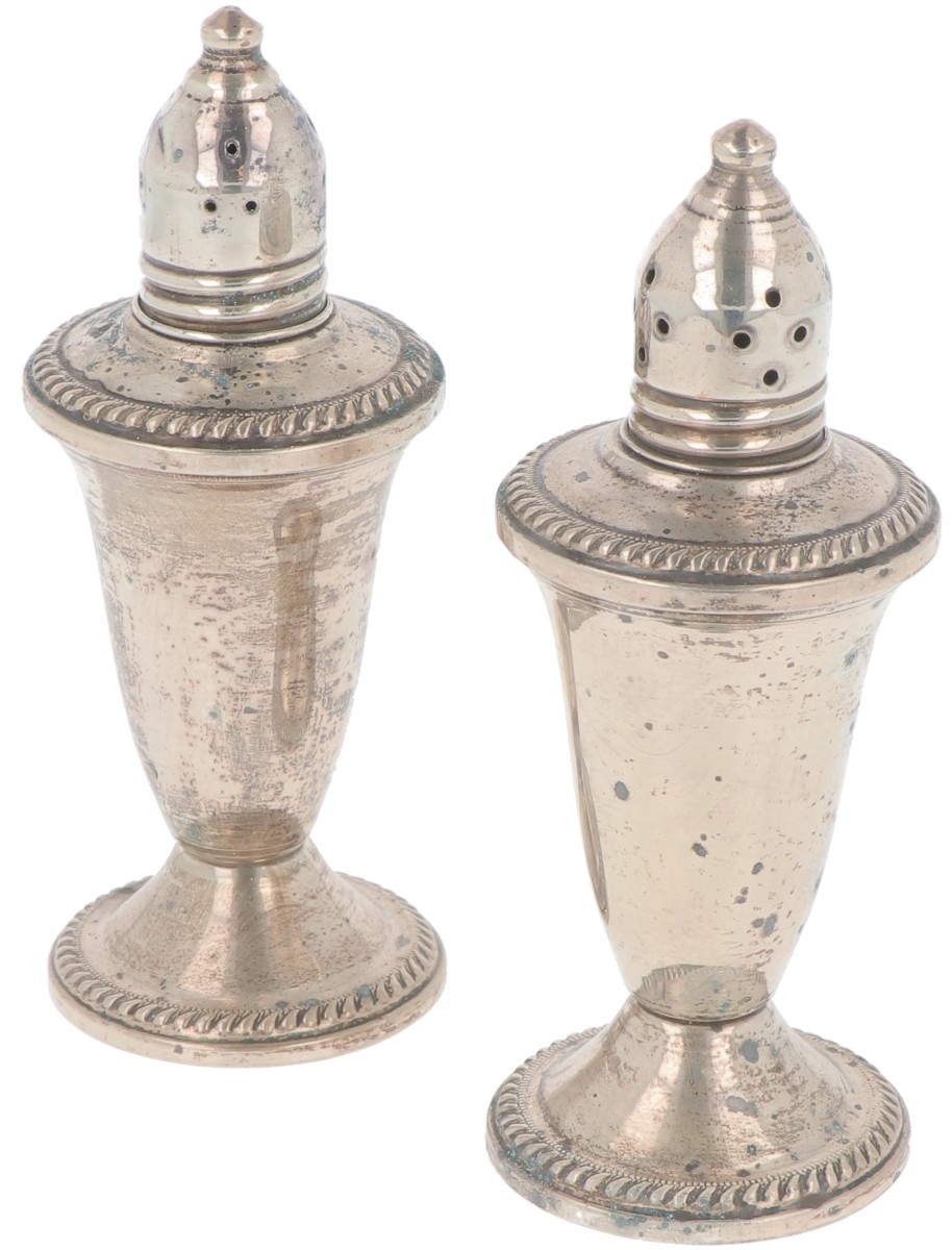 (2) delige set peper & zout strooiers zilver.