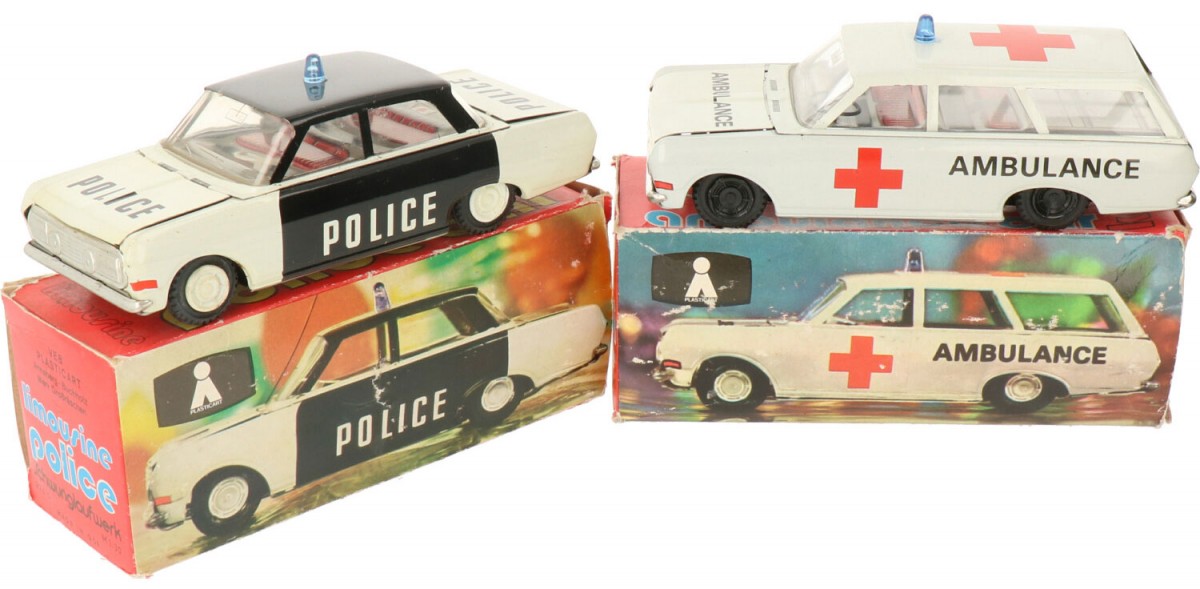 (2) VEB Plasticart Opel Rekord Ambulance & police car