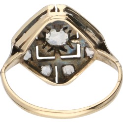 Antieke 14 kt. bicolor gouden ring bezet met roos geslepen diamant.