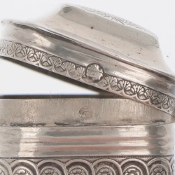 Loderein doosje zilver.