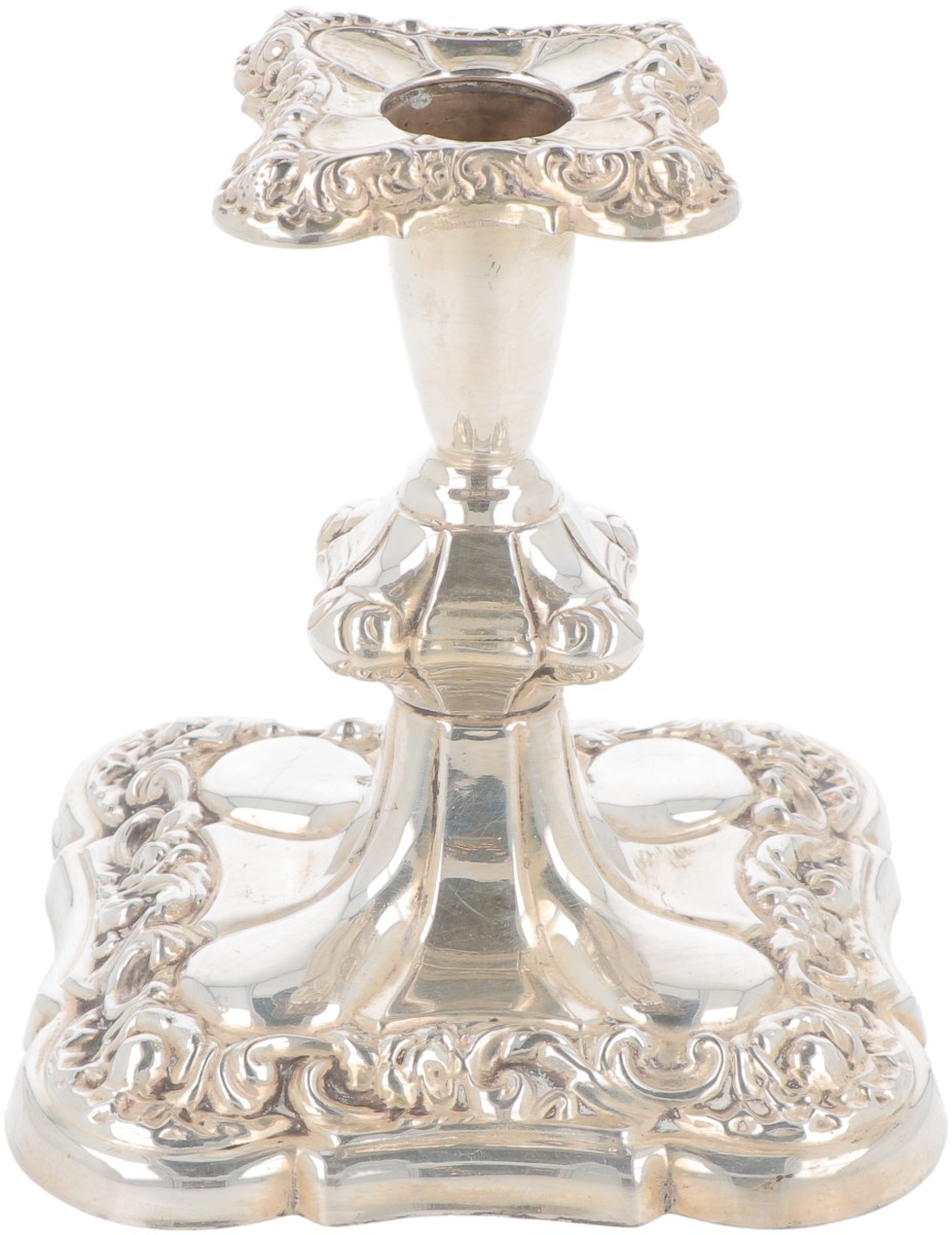 Kandelaar zilver.