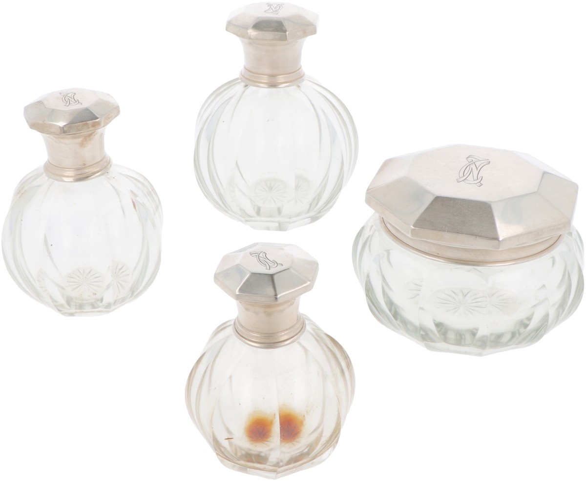 (4) delige kaptafel set zilver.