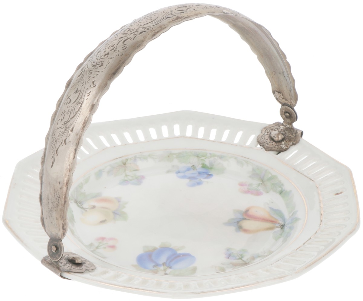 Bonbonschaaltje met hengsel zilver.