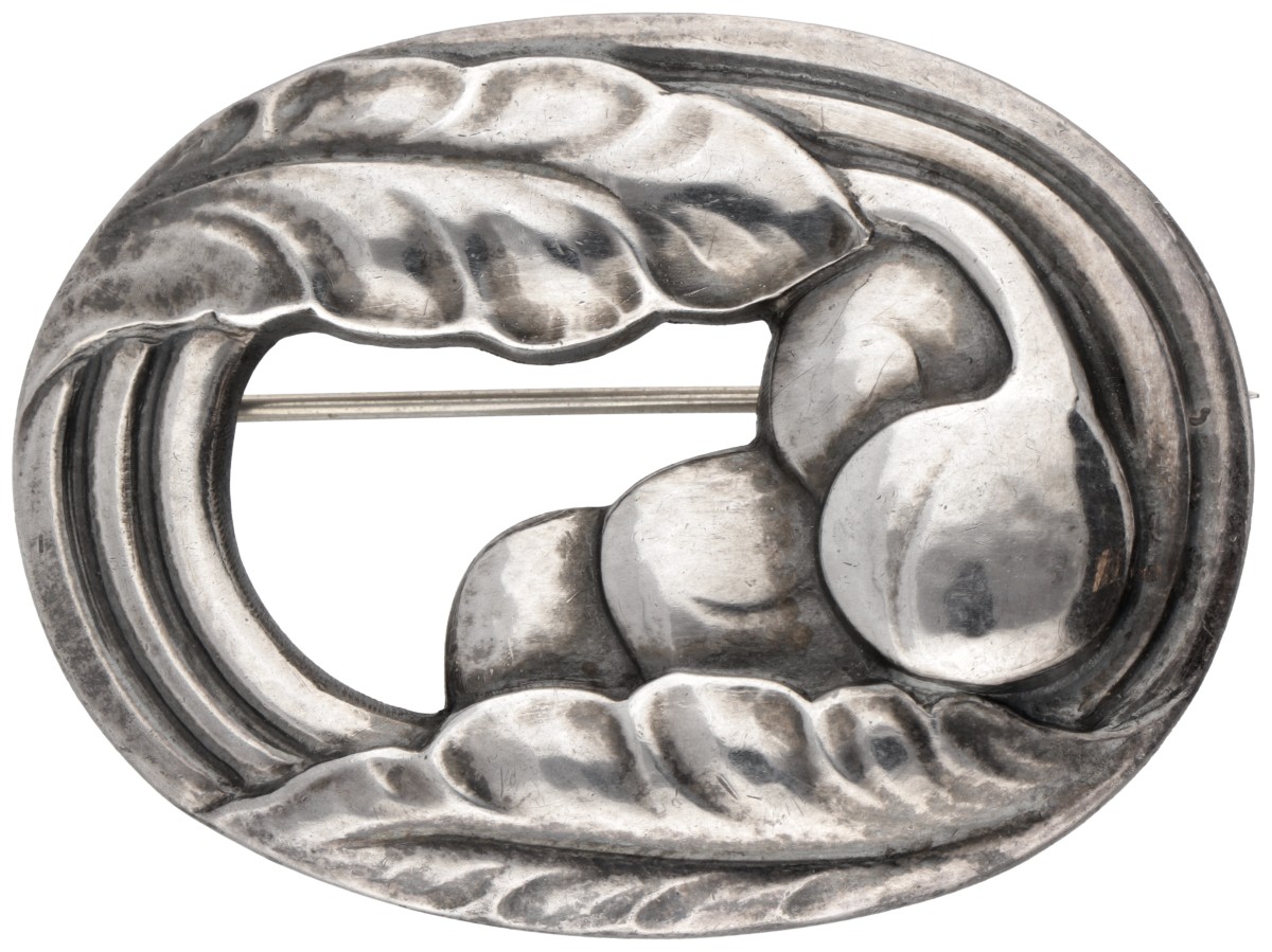 Vroege sterling zilveren no.18 broche door Deense designer Georg Jensen.