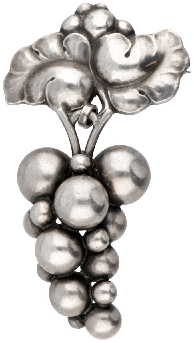 Sterling zilveren no.217B 'Moonlight Grapes' broche door Harald Nielsen voor Georg Jensen.