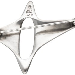 Sterling zilveren no.339 'Star' broche door Henning Koppel voor Georg Jensen.