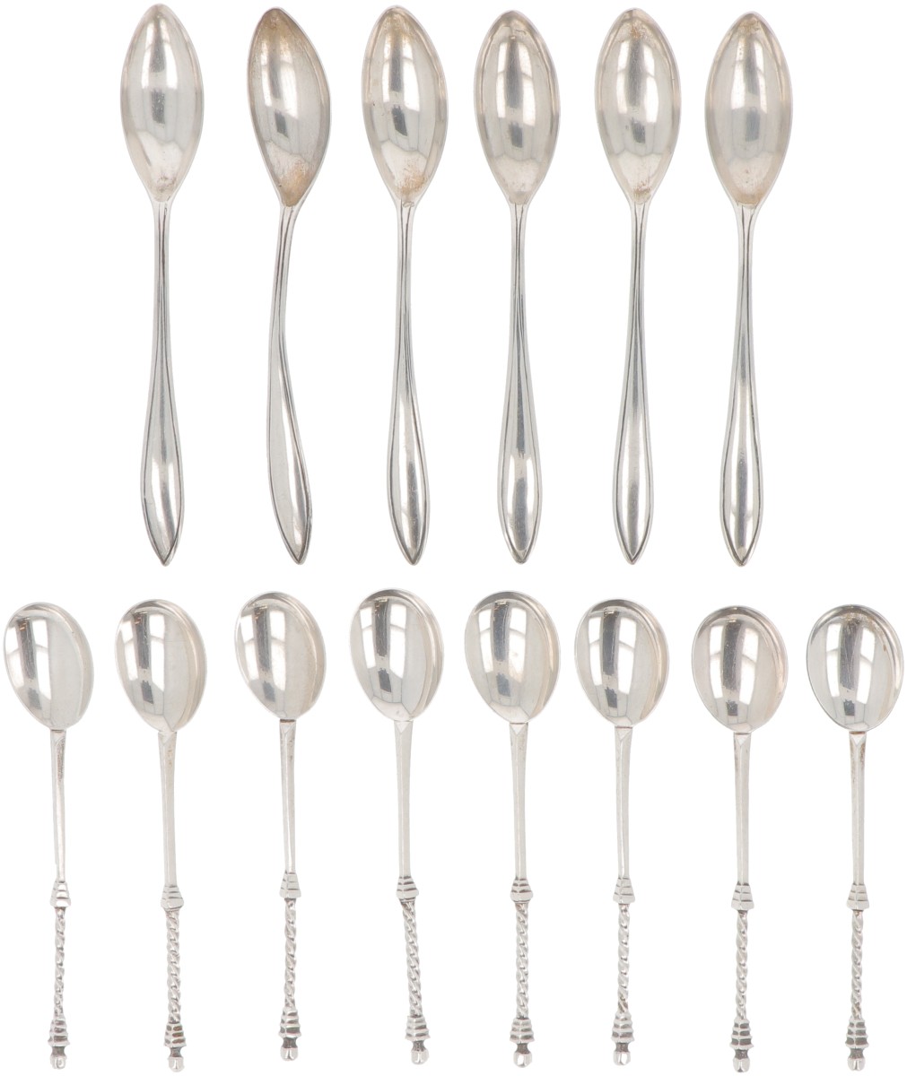 (14) delig lot theelepels zilver.