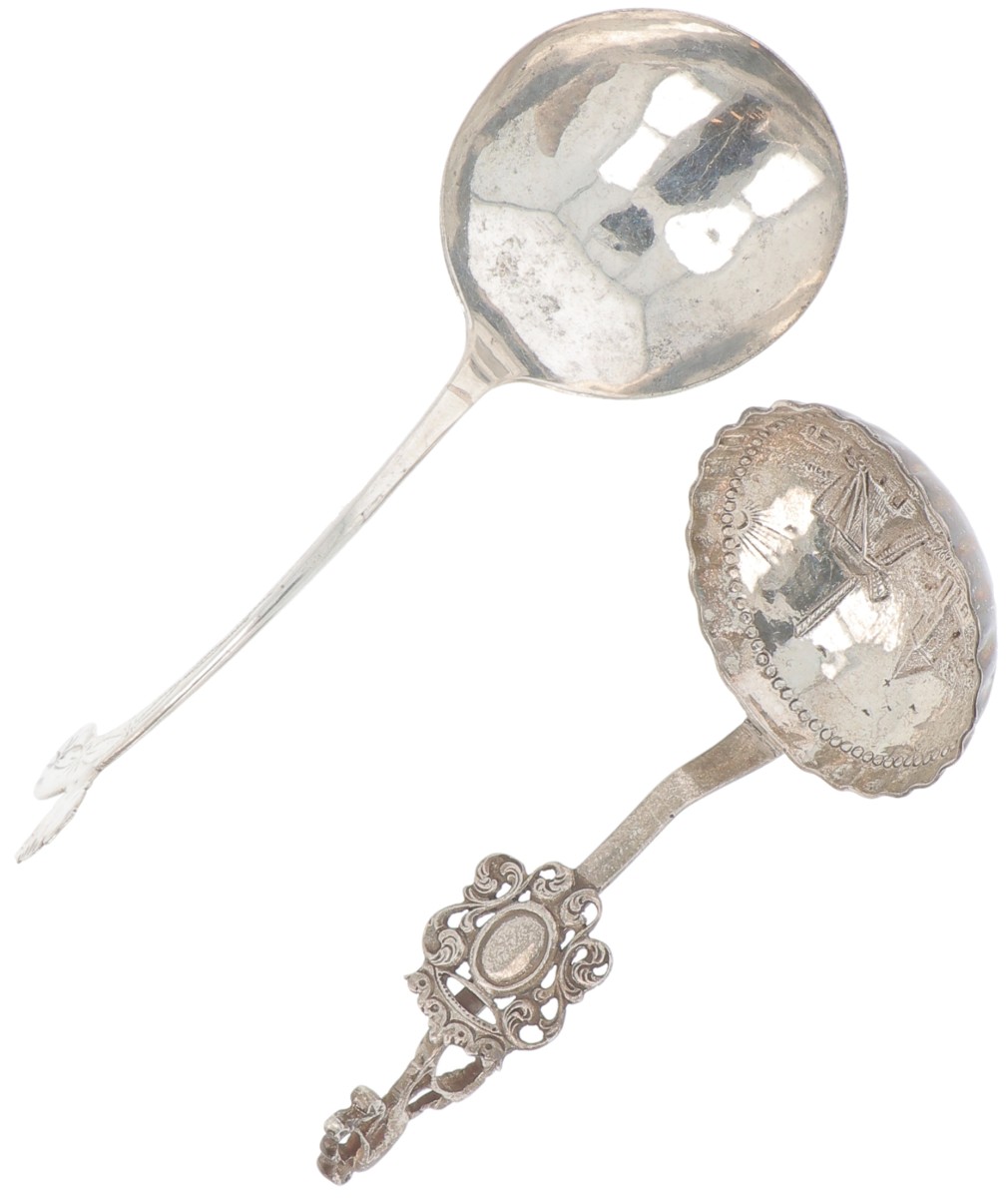 (2) delig lot roomlepels zilver.