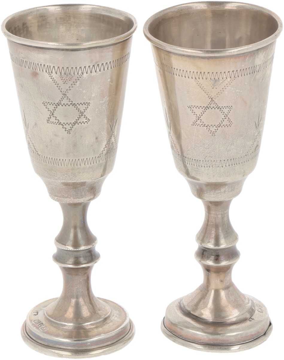 (2) delig stel kiddush bekertjes zilver.