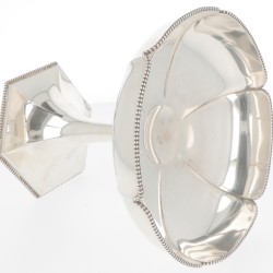 Druivenschaal op voet zilver.