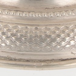 Pastilleschaal op voet zilver.