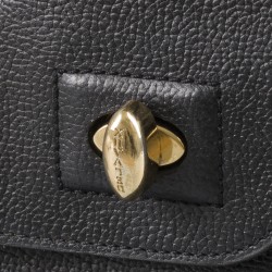 Een zwarte Delvaux "D top handle"/ D-handvat handtas, België, 2e helft 20e eeuw.