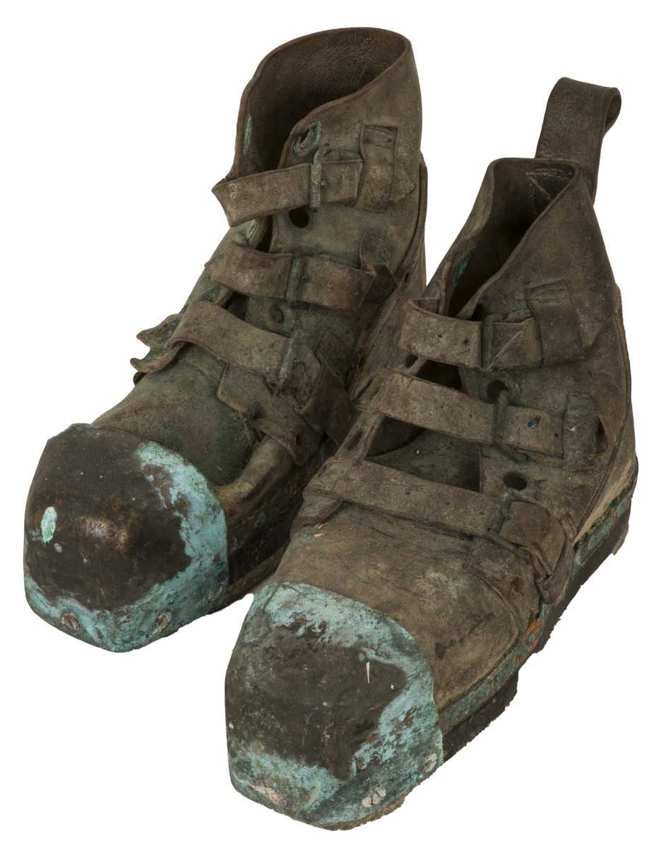 Een paar vintage duikers schoenen.