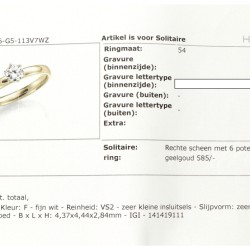 Set van een 14 kt. solitair ring en een 18 kt. aanschuifring, beide bezet met diamant.