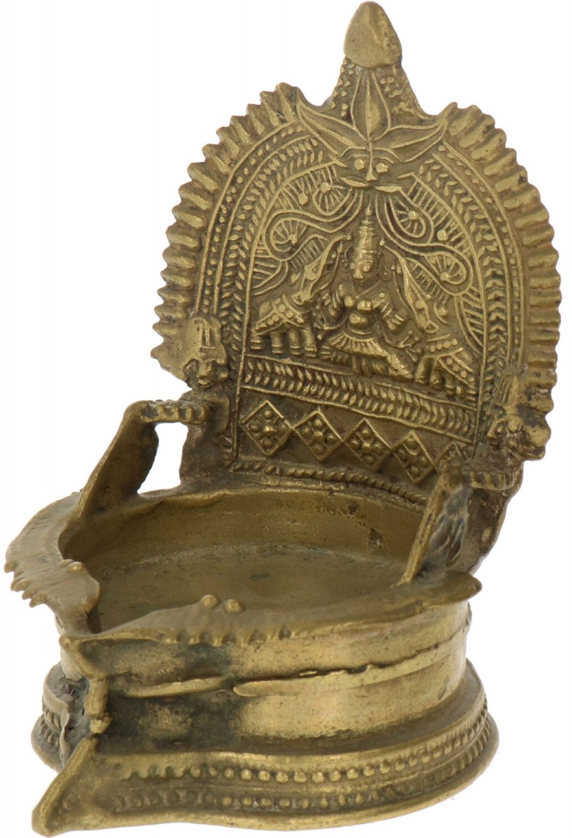 Een Hindoeïstisch bronzen olielampje, India, 2e helft 20e eeuw.
