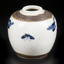 Een Porseleinen gemberpot met figuur decoratie. China, 19e eeuw.