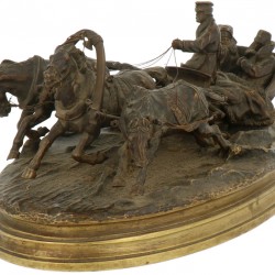 Een Russische bronzen sculptuur van een driespan. Naar Woerffel.