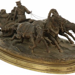 Een Russische bronzen sculptuur van een driespan. Naar Woerffel.